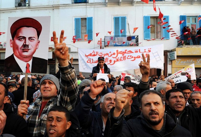 Protesters demanding jobs clash with police in Tunisian town