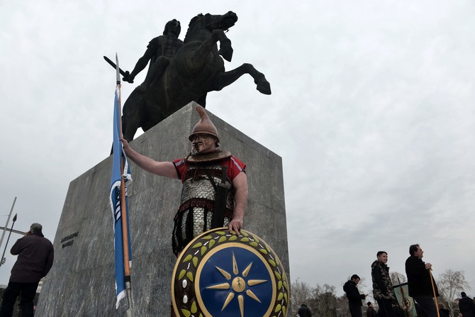 Greek, Macedonian leaders to meet despite protests