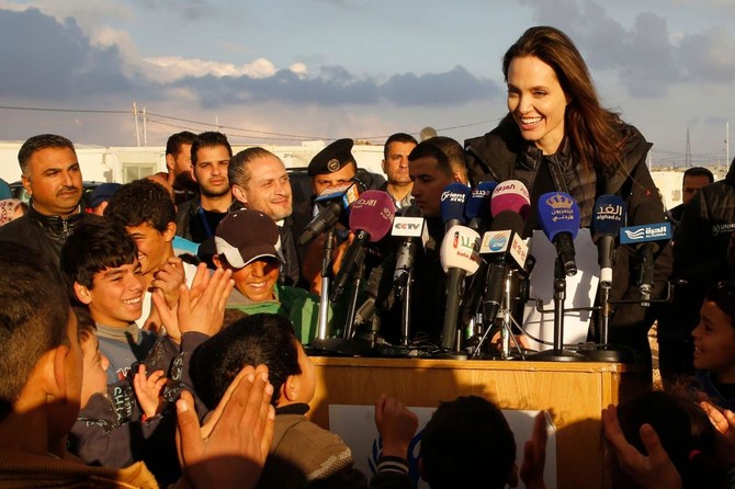 Angelina Jolie calls for end to Syria war, meets refugees