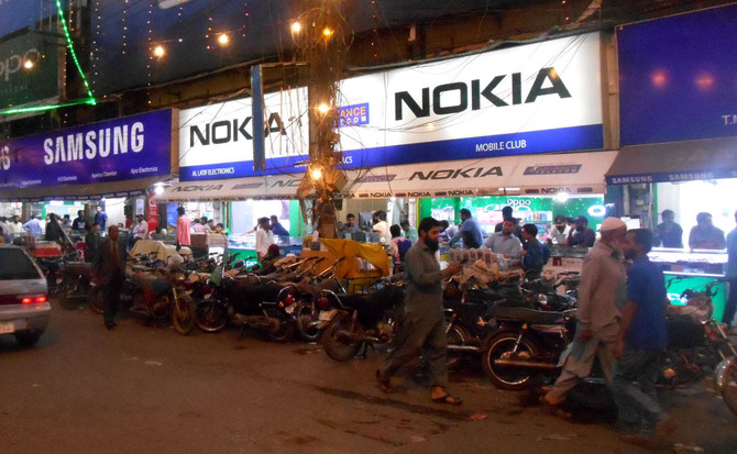 Mobile phone repair business booms in Pakistan