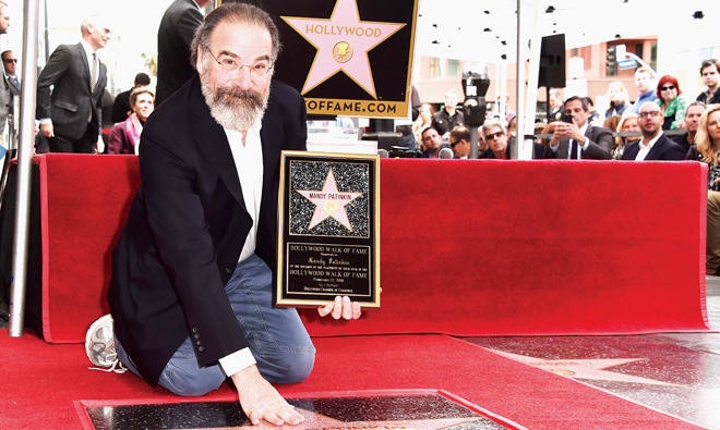 ‘Homeland’ star Mandy Patinkin pleads for refugees