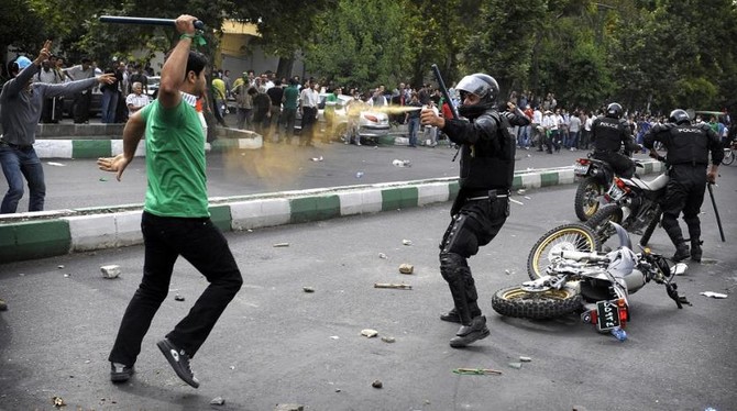 300 arrested after Sufis clash with Iran police, killing 5