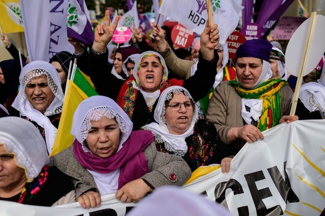 Turkey riot police break up women’s rights march