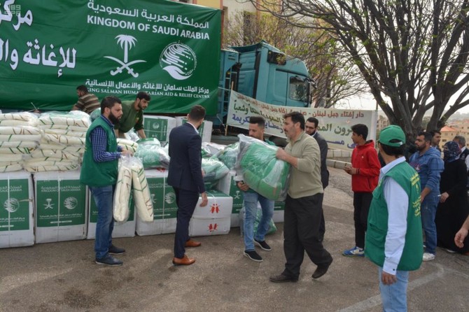 Saudi Arabia's KSRelief distributes aid to displaced Yemenis and Syrian refugees