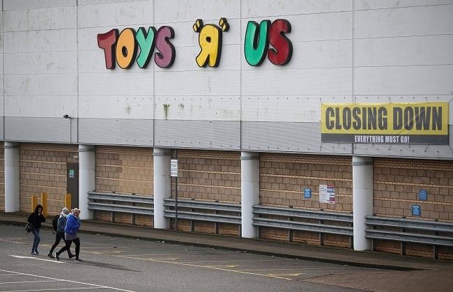 Toys ‘R’ Us files to liquidate assets