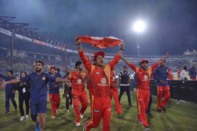 Islamabad United regain PSL trophy with comfortable win over Peshawar Zalmi