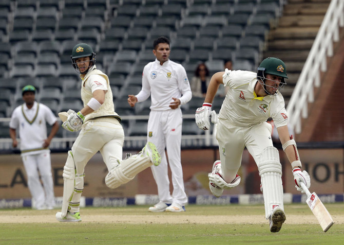 South Africa grinds down Australia, leads final test by 401