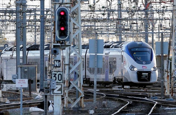 France braces for mass rail strikes