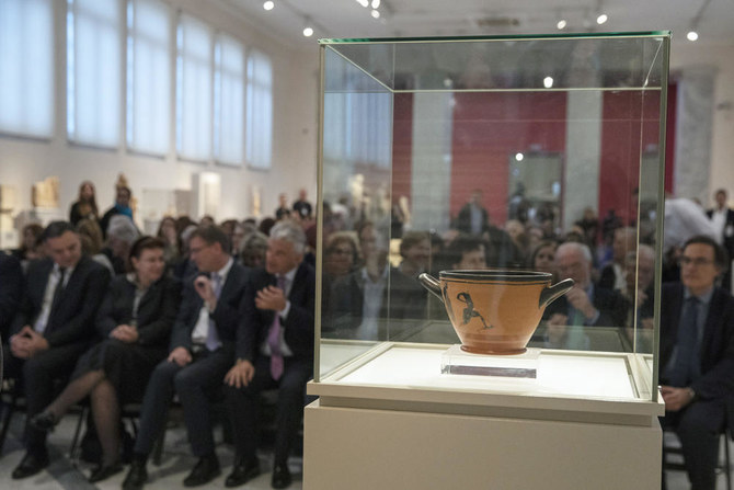 Ancient Cup Given To 1st Marathon Victor Returned To Greece