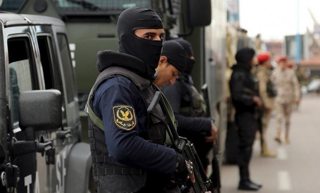 Egyptian policeman, seven suspected militants killed in Cairo gunbattle |  Arab News