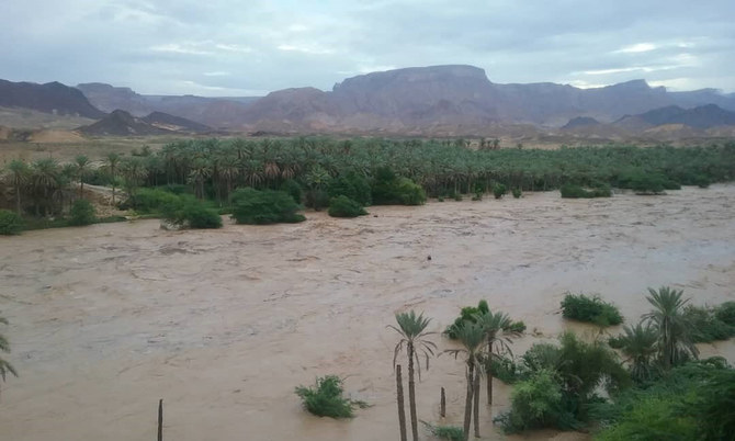 Flash floods in southern Yemen kill five, displace hundreds | Arab News