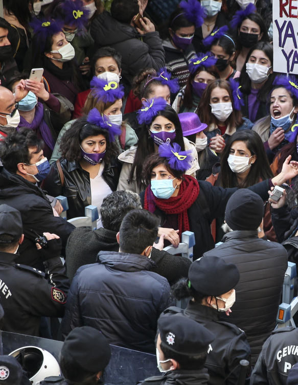 Turkey detains 13 for 'insulting' Erdogan on Women's Day | Arab News