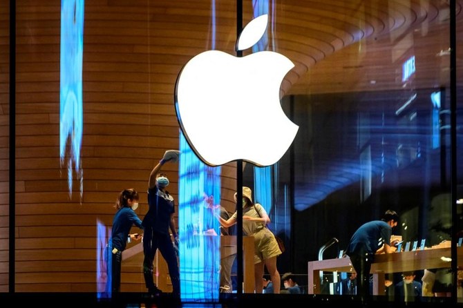 Apple asks US employees to report vaccination status | Arab News