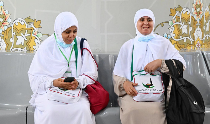 Hajj gathers global female faithful and their colorful cultural clothing