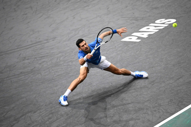 Djokovic bate Tsitsipas, em jogo apertado, e busca o hepta em Paris