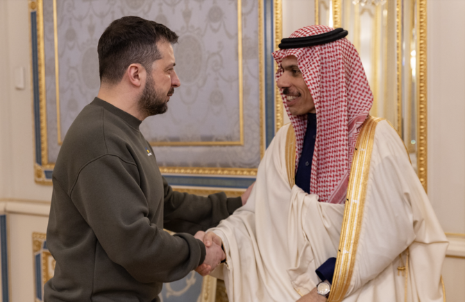 Saudi Arabia, Ukraine sign $400m deals in Kyiv for aid | Arab News