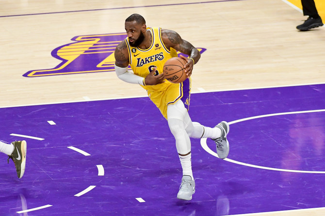 NBA News Today: LeBron James loses shoe in final moments against