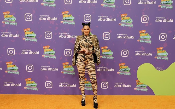 Jessie J Co Hosts Nickelodeon Awards In