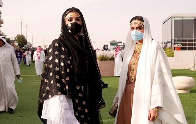 UAE, Saudi Arabia, Jordan. Men and Women in National Dress. Set of Asian  People Wearing Ethnic Traditional Costume Stock Vector - Illustration of  multiracial, garment: 195342026