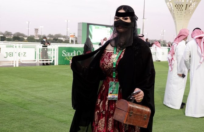 Fetch Pakistan - In a major move towards modernization and inclusivity, Saudi  Arabia has introduced a new New Dress Code For Women On Umrah going on the  Umrah pilgrimage, the voluntary pilgrimage