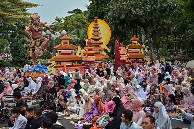 Eid Al-Fitr 2025: Muslim faithful celebrate end of Ramadan Eid Al-Fitr 2025: Muslim faithful celebrate end of Ramadan