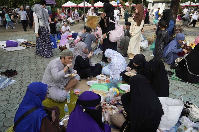 Eid Al-Fitr 2025: Muslim faithful celebrate end of Ramadan Eid Al-Fitr 2025: Muslim faithful celebrate end of Ramadan