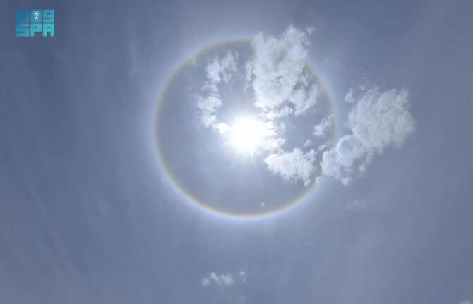 Rare solar halo illuminates Asir skies Rare solar halo illuminates Asir skies