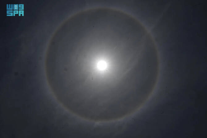 Rare solar halo illuminates Asir skies Rare solar halo illuminates Asir skies