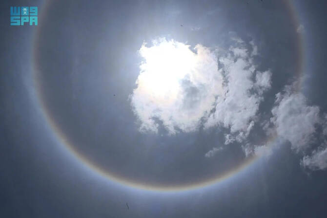 Rare solar halo illuminates Asir skies Rare solar halo illuminates Asir skies