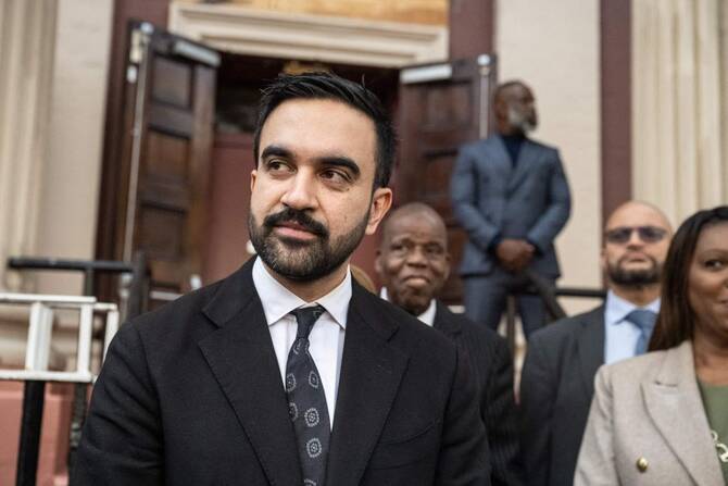 Mamdani leads dramatic NY mayoral race going into voting day | Arab News