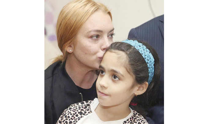 Lohan visits hospital for Syrian refugees in Turkey