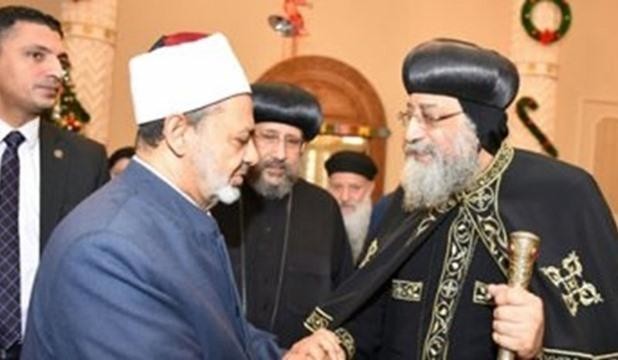 Azhar grand imam visits Coptic pope to offer Easter greetings