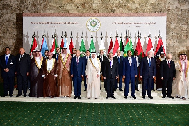Arab leaders meet in Saudi Arabia as Syria tensions reach boiling point