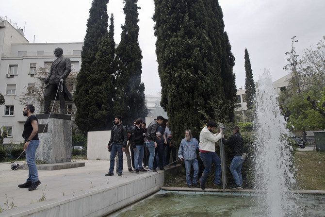 Greek communists try to topple Truman statue in Syria air strikes protest