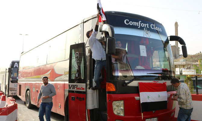 500 Syrian refugees return home from Lebanon