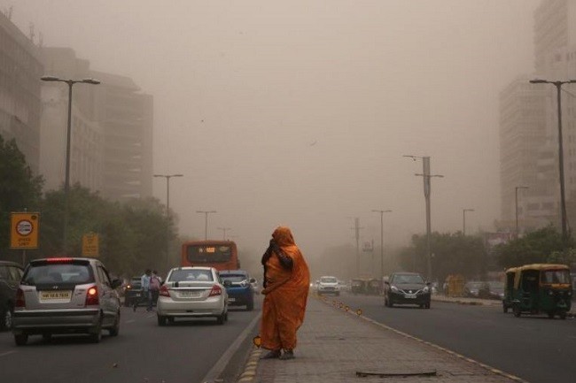 At least 77 killed as powerful dust storms ravage north India