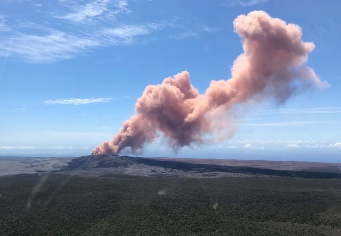 Thousands flee as Hawaii’s Kilauea volcano eruption hits residential areas