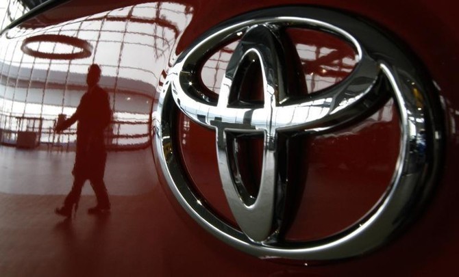 Toyota flags lower annual operating profit on higher yen