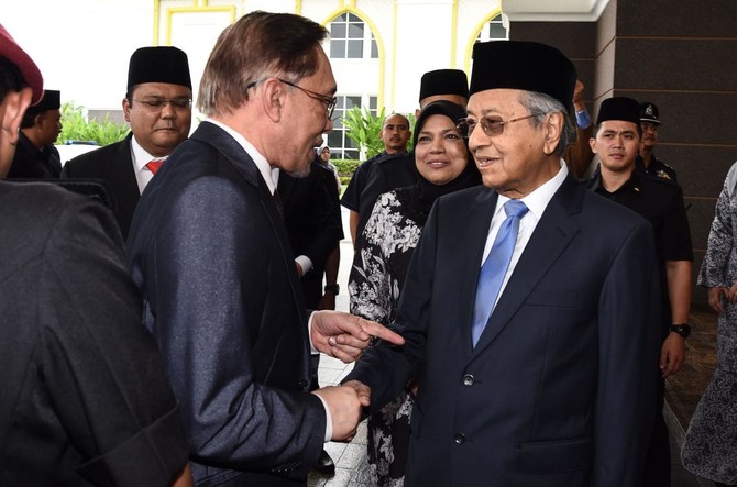 Malaysia’s Anwar says Najib likely headed to jail