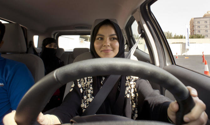 KSA now ready to give driving licenses to women who have valid overseas license
