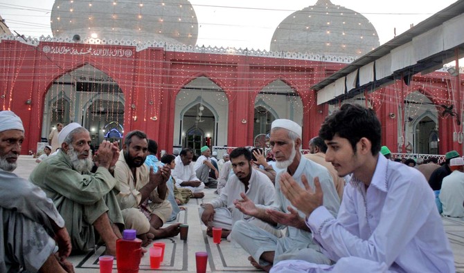 Karachi’s old Memon mosque continues to offer grand iftar