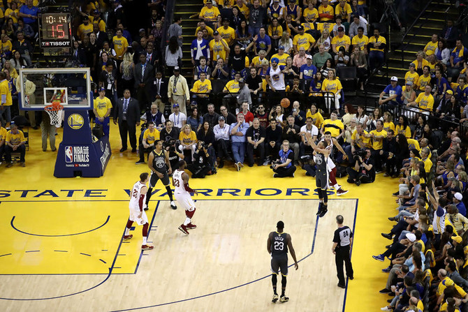 Steph Curry sinks NBA Finals record 9 3-pointers as Warriors defeat Cavs