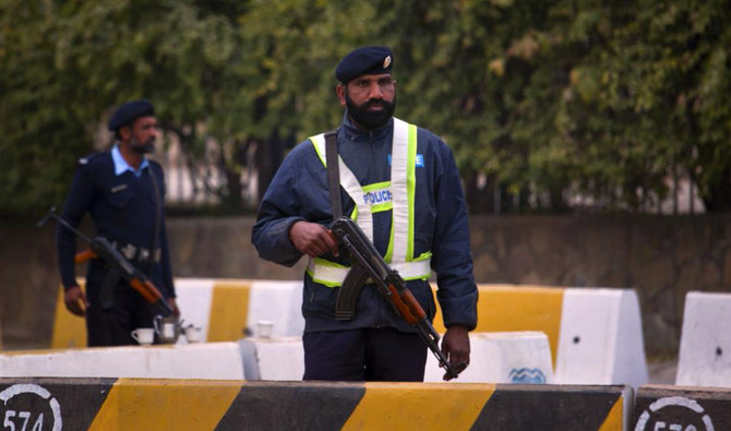 Daesh suicide bombers attack Pakistani security post, killing 3