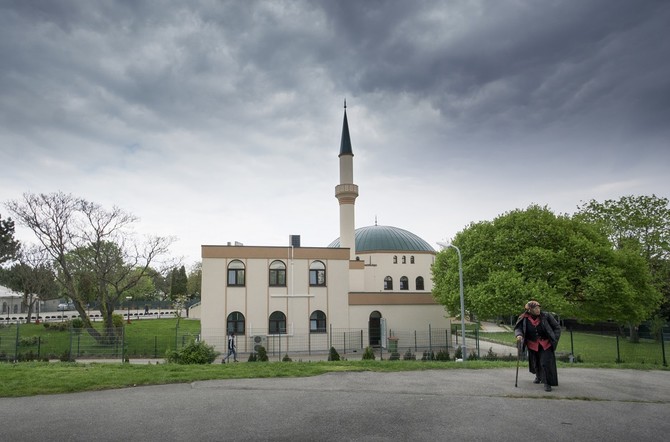 Austria says to expel ‘several’ imams, shut 7 mosques