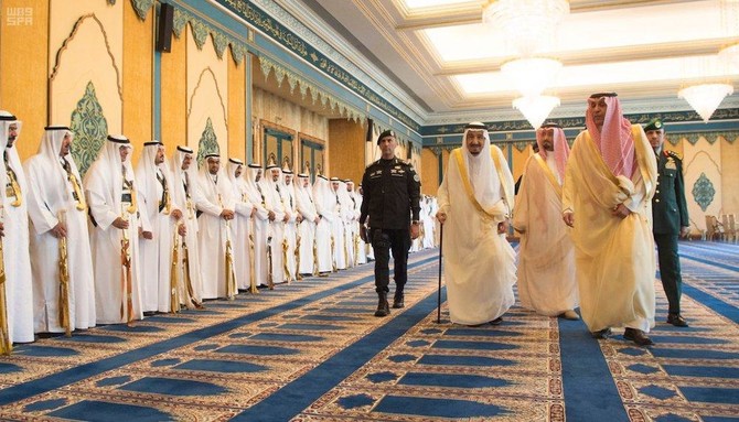 Saudi Arabia S King Salman Performs Eid Al Fitr Prayer In Makkah