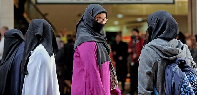 Dutch senate passes law enabling partial ‘burqa ban’