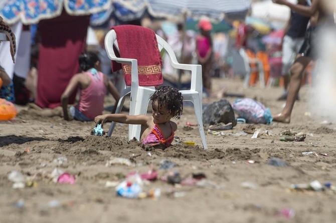 Morocco’s litter-strewn beaches kick up a stink