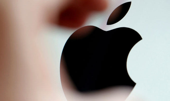 Australian teen sparks FBI action after hacking Apple -media