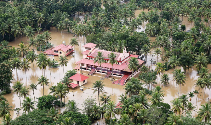 Thousands stranded as floods submerge southern Indian state