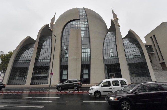 Rival rallies as Erdogan opens mega mosque in Cologne